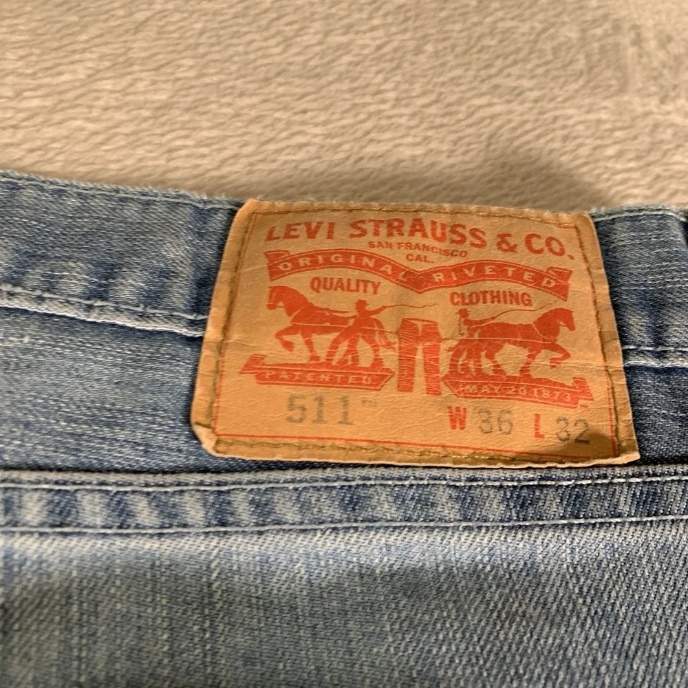 Levis 511 Jeans Mens 36x32 Blue Denim Stretch Tapered‎ Leg Mid Rise Light Wash